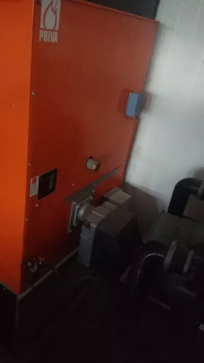Piec nadmuchowy na olej opałowy /233kW/ gorące powietrze