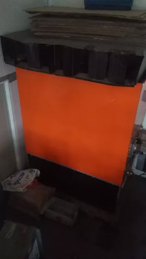 Piec nadmuchowy na olej opałowy /233kW/ gorące powietrze