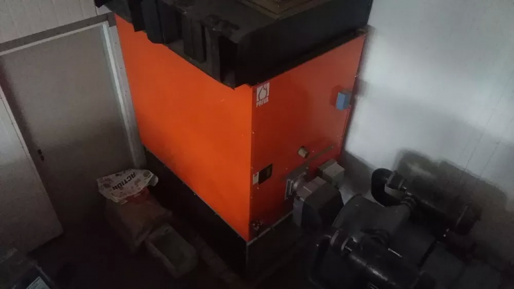 Piec nadmuchowy na olej opałowy /233kW/ gorące powietrze